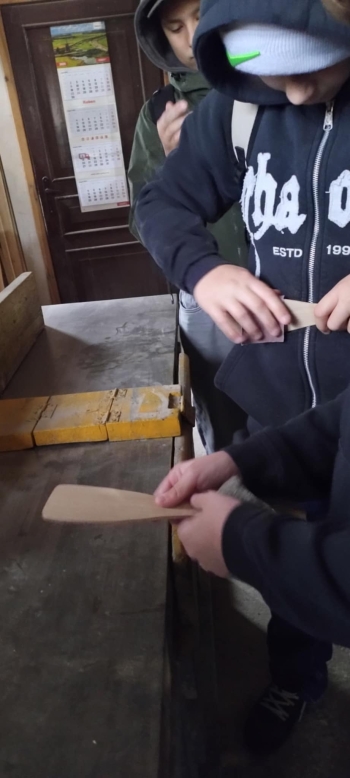 8fb89e6f-30e6-4034-b5b4-4fe47571b04b