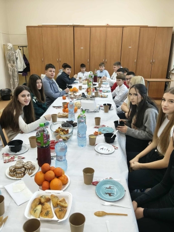 600284106_122113915797076792_8555724085049658394_n