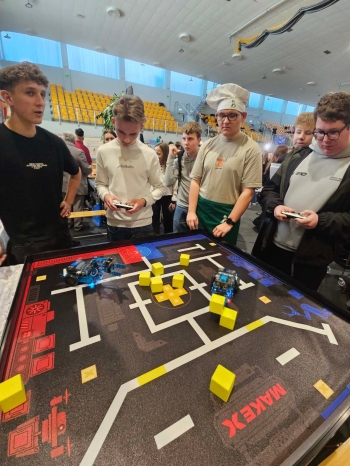 654273701_122127398997076792_4580144767460575546_n