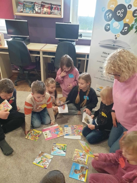 Spotkanie uczniów z klasy 1 w bibliotece Publicznej 