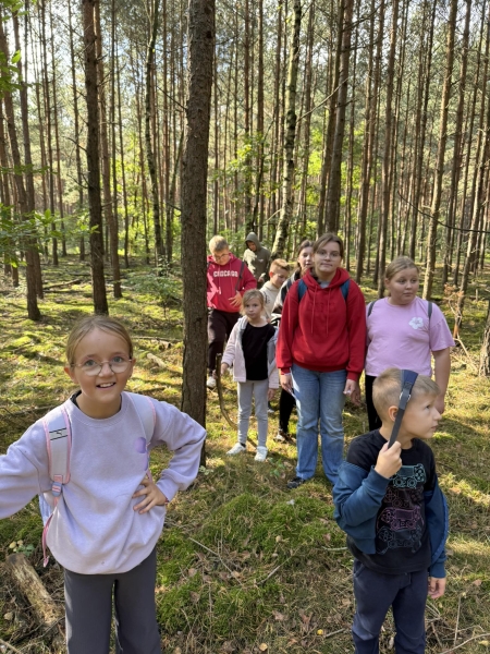 Dzień pyry i edukacyjny spacer po lesie z harcerzami 