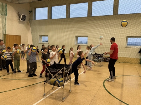 Trening piłki siatkowej 